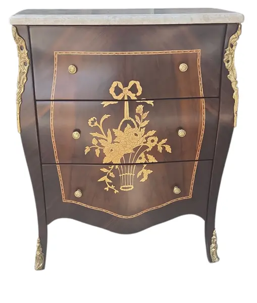 Foto de um(a) Mini Cômoda Clássica em Madeira Nobre, Marchetaria e Mármore Travertino, da categoria de Cômodas e Sapateira. Elegância Atemporal e Materiais Nobres Esta belíssima mesa de cabeceira (ou mini cômoda) é uma peça que exala o rigor e o... Mostrado de uma perspectiva diferente. Vendido no marketplace Trésors.