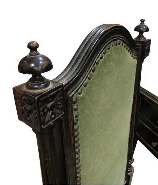 Foto de um(a) Escrivaninha Inglesa Original com Ornamentos em Bronze, da categoria de Escrivaninhas e Mesas de escritório. (ACOMPANHA CADEIRA)Escrivaninha Inglesa original com ornamentos em bronzeAmbas peças em ótimo estado de conservação!. Mostrado de uma perspectiva diferente. Vendido no marketplace Trésors.