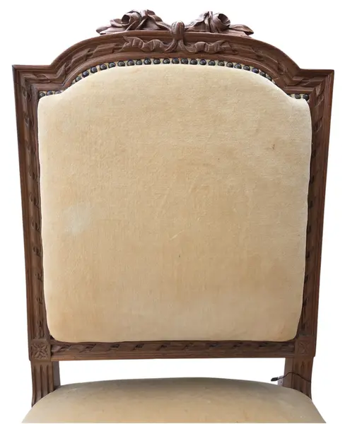 Foto de um(a) Cadeira Antiga Luís XVI em Madeira Nobre Entalhada, da categoria de Outras cadeiras. Elegante cadeira de época clássico francês (Luís XVI), confeccionada em madeira nobre de alta densidade com ricos detalhes... Mostrado de uma perspectiva diferente. Vendido no marketplace Trésors.