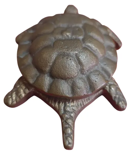 Foto de um(a) Cinzeiro Marinho: Tartaruga em Bronze, da categoria de Cinzeiros. Inspirada na longevidade e resistência das tartarugas marinhas, esta peça decorativa em bronze é um item de destaque para... Mostrado de uma perspectiva diferente. Vendido no marketplace Trésors.