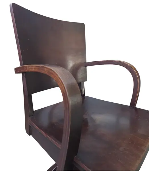 Foto de um(a) Cadeira de Escritório Giratória Xerife Ritzmann em Madeira, da categoria de Poltronas. Autêntica e robusta cadeira de escritório antiga modelo Xerife, fabricada pela renomada e tradicional marca Ritzmann. Uma... Mostrado de uma perspectiva diferente. Vendido no marketplace Trésors.