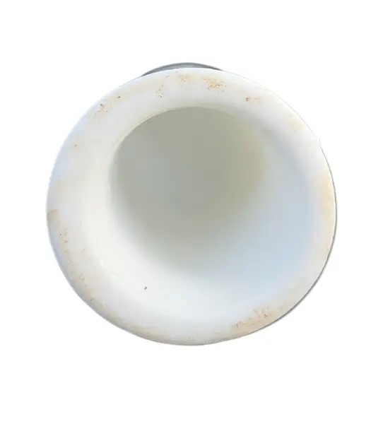 Foto de um(a) Dedal de Coleção em Porcelana Decorada – Estampa Patinhos com Laço, da categoria de Outros colecionáveis. Esta peça apresenta um acabamento vitrificado impecável e uma decoração romântica em estilo vintage. A estampa detalha... Mostrado de uma perspectiva diferente. Vendido no marketplace Trésors.