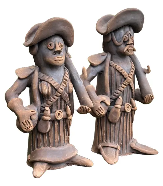 Foto de um(a) Lampião e Maria Bonita - Joel Galdino, da categoria de Escultura. Par de esculturas em barro de Joel Galdino, grande mestre da arte popular brasileira, representando Lampião e Maria Bonita.... Vendido no marketplace Trésors.