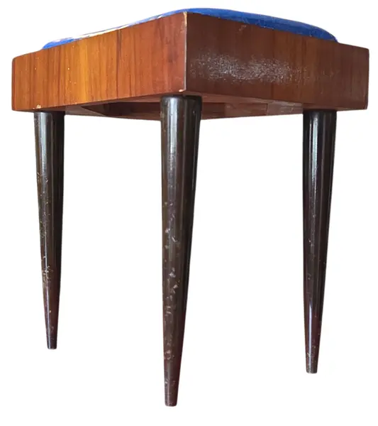 Foto de um(a) Banqueta Pé Palito Anos 50, da categoria de Banquetas. Reviva a era de ouro do design com esta banqueta icônica dos anos 50! Com os clássicos pés palito cônicos e um tampo de... Mostrado de uma perspectiva diferente. Vendido no marketplace Trésors.