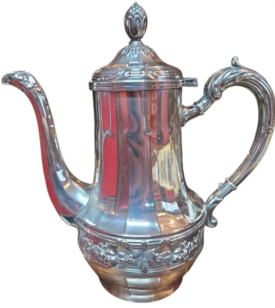 Foto de um(a) Antiga Cafeteira em Prata 90, da categoria de Bules. Requintada cafeteira de mesa, fabricada em metal de alta qualidade com banho de prata 90 espessada. Uma peça que une... Mostrado de uma perspectiva diferente. Vendido no marketplace Trésors.