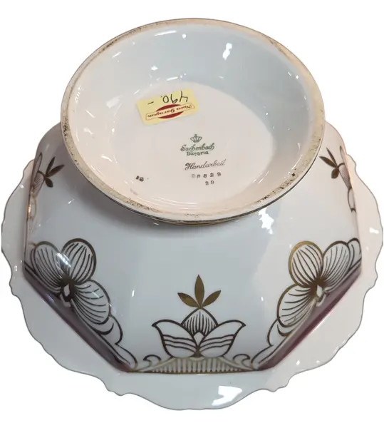 Foto de um(a) Antiga Bomboniere Eschenbach Bavaria – Porcelana Alemã – Pintada à Mão (Handarbeit), da categoria de Garrafas, potes e jarros. Exclusiva e sofisticada bomboniere (pote com tampa) em fina porcelana alemã Eschenbach, produzida na região da Baviera. Esta... Mostrado de uma perspectiva diferente. Vendido no marketplace Trésors.