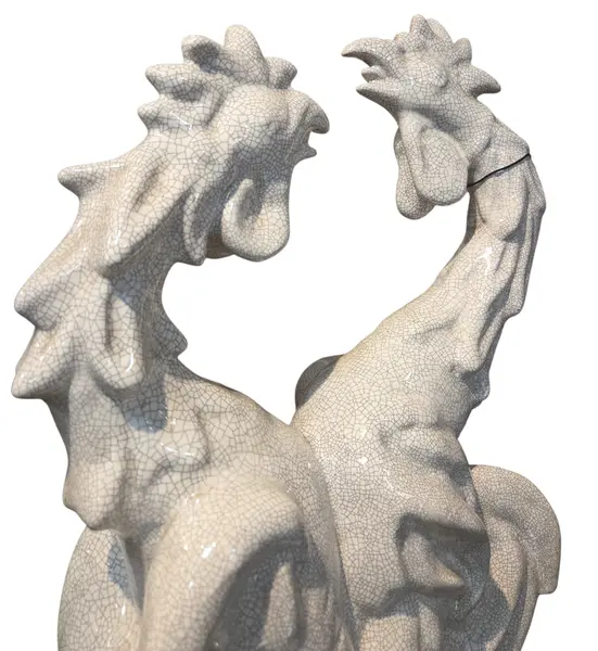 Foto de um(a) Briga de Galos – Cerâmica Craquelê, da categoria de Escultura. Uma peça de força e dinamismo extraordinários. Esta escultura em cerâmica representa a clássica "Briga de Galos",... Mostrado de uma perspectiva diferente. Vendido no marketplace Trésors.