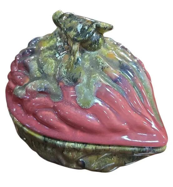 Foto de um(a) Antiga Bomboniere Cerâmica Weiss – Formato de Noz com Inseto, da categoria de Garrafas, potes e jarros. Rara e excêntrica bomboniere em cerâmica esmaltada, produzida pela renomada Cerâmica Weiss. Uma peça de colecionismo que... Mostrado de uma perspectiva diferente. Vendido no marketplace Trésors.