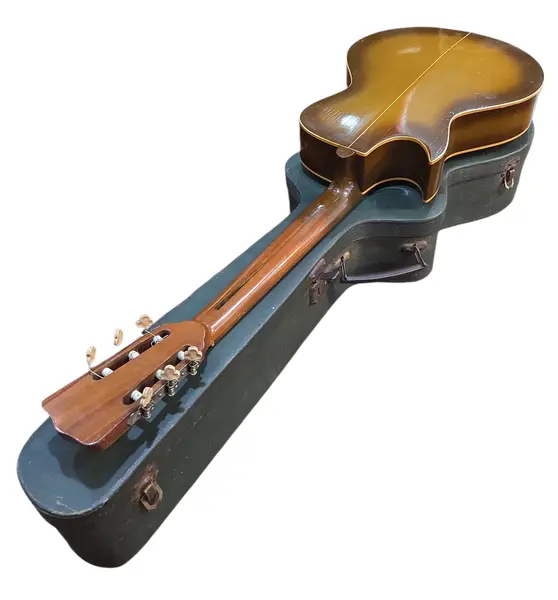 Foto de um(a) Raridade: Guitarra Del Vecchio Archtop 1957 Timbre Vox – Goldburst – 100% Original com Case, da categoria de Instrumentos musicais. Um Testemunho Histórico da Música Brasileira Essa guitarra é uma joia rara, uma das primeiras guitarras elétricas fabricadas... Mostrado de uma perspectiva diferente. Vendido no marketplace Trésors.