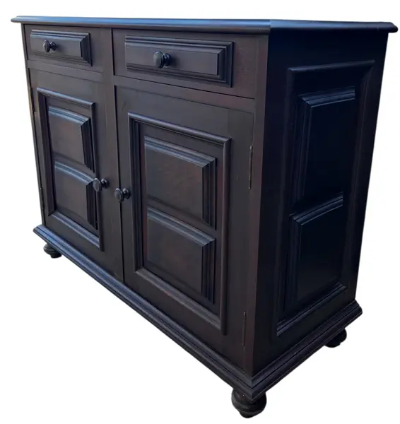 Foto de um(a) Cômoda em Madeira Maciça – Elegância e Durabilidade Vitalícia, da categoria de Cômodas e Sapateira. Transforme seu quarto com a presença imponente desta cômoda em madeira maciça, esta peça oferece a resistência real da... Vendido no marketplace Trésors.