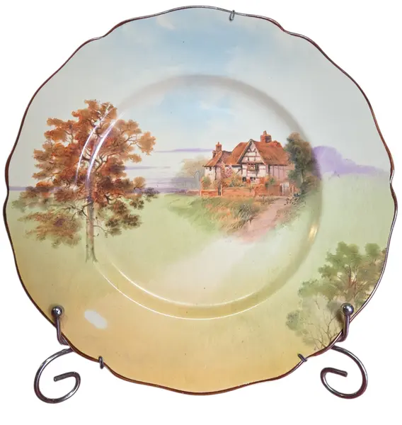 Foto de um(a) Prato Decorativo Royal Doulton England N°440, da categoria de Pratos Decorativos. Tradição e Realeza: Prato em Porcelana Inglesa Royal Doulton Adquira um pedaço da história da cerâmica britânica com este... Vendido no marketplace Trésors.