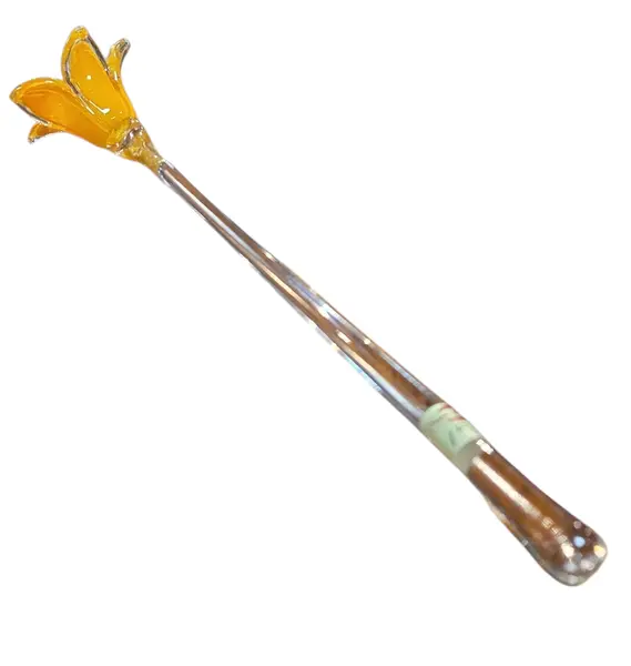 Foto de um(a) Flor Decorativa em Cristal Murano - Amarelo Ouro, da categoria de Outros colecionáveis. Elegante flor decorativa artesanal, modelada à mão em cristal Murano. Esta peça une o charme do design orgânico com a... Mostrado de uma perspectiva diferente. Vendido no marketplace Trésors.