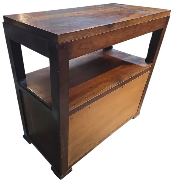 Foto de um(a) Mesa de Cabeceira em Imbuia, da categoria de Cabeceiras. Apresentamos uma peça autêntica do mobiliário brasileiro de meados do século XX. Esta mesa de cabeceira, confeccionada em... Mostrado de uma perspectiva diferente. Vendido no marketplace Trésors.