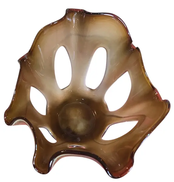 Foto de um(a) Vaso Decorativo Murano, da categoria de Vasos. Lindo vaso em estilo Murano, perfeito para quem busca sofisticação e requinte. Mostrado de uma perspectiva diferente. Vendido no marketplace Trésors.