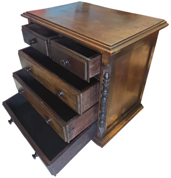 Foto de um(a) Mesa de Cabeceira Madeira Maciça – Charme Natural para sua Casa, da categoria de Cômodas e Sapateira. Leve o aconchego da natureza para dentro do seu lar. Esta cômoda valoriza a textura autêntica da madeira, trazendo... Mostrado de uma perspectiva diferente. Vendido no marketplace Trésors.