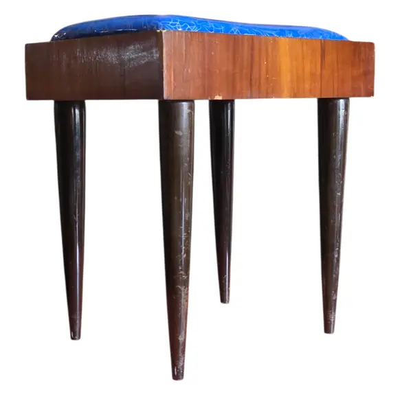 Foto de um(a) Banqueta Pé Palito Anos 50, da categoria de Banquetas. Reviva a era de ouro do design com esta banqueta icônica dos anos 50! Com os clássicos pés palito cônicos e um tampo de... Mostrado de uma perspectiva diferente. Vendido no marketplace Trésors.