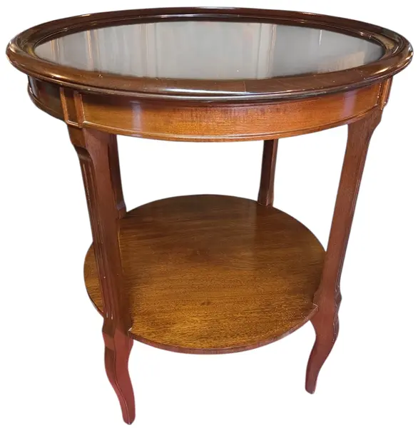 Foto de um(a) Mesa Lateral Redonda Clássica em Madeira, da categoria de Mesas laterais. Elegante mesa lateral (ou de apoio) clássico, ideal para compor salas de estar, escritórios ou recepções com um toque de... Mostrado de uma perspectiva diferente. Vendido no marketplace Trésors.