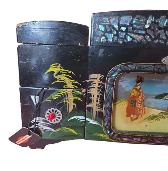 Foto de um(a) Caixa de Musica Japonesa, da categoria de Cestos e Caixas. Equilíbrio perfeito entre arte e engenharia. As caixas de música japonesas são reconhecidas globalmente pela pureza acústica... Mostrado de uma perspectiva diferente. Vendido no marketplace Trésors.