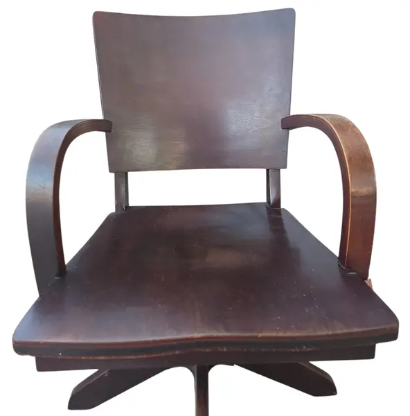 Foto de um(a) Cadeira de Escritório Giratória Xerife Ritzmann em Madeira, da categoria de Poltronas. Autêntica e robusta cadeira de escritório antiga modelo Xerife, fabricada pela renomada e tradicional marca Ritzmann. Uma... Mostrado de uma perspectiva diferente. Vendido no marketplace Trésors.