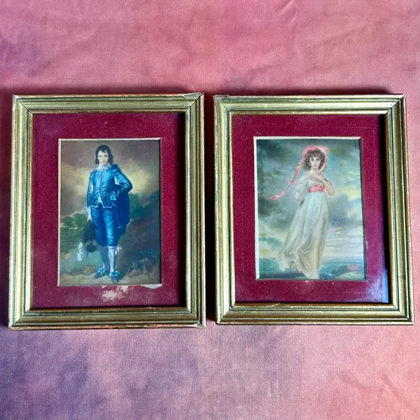 Foto de um(a) Par Mini Quadros Gravura Dama e Cavaleiro, da categoria de Molduras para quadros. par de mini quadrinhos VINTAGE, gravura um com dama e outro com cavaleiro, paspatour em camurça marsala e moldura em madeira... Mostrado de uma perspectiva diferente. Vendido no marketplace Trésors.
