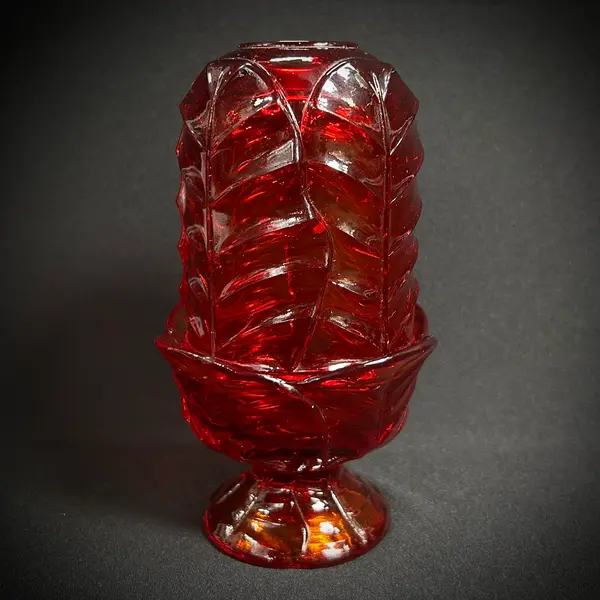 Foto de um(a) Castiçal Americano Vidros Viking, da categoria de Castiçais. Castiçal da épica Viking vidros artesanais, fabricados nos Estados Unidos à mão entre a década de 40 e de 70, são altamente... Mostrado de uma perspectiva diferente. Vendido no marketplace Trésors.