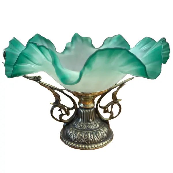 Foto de um(a) Antigo centro de mesa/fruteira em metal e vidro fosco na cor gelo e verde, da categoria de Centro de mesa. Antigo centro de mesa/fruteira, em metal e vidro fosco na cor gelo e verde degradê!. Vendido no marketplace Trésors.