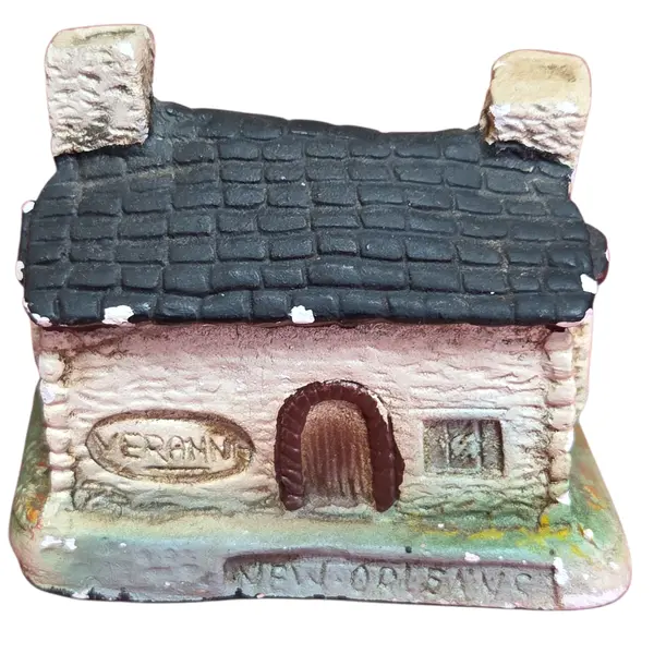 Foto de um(a) Mini Casinhas Colecionáveis Década de 70 - Veranna Bavaria, da categoria de Outros colecionáveis. Mini casinhas colecionáveis década de 70 - Veranna Bavaria Belíssimas miniaturas produzidas em gesso, com o clássico estilo... Mostrado de uma perspectiva diferente. Vendido no marketplace Trésors.