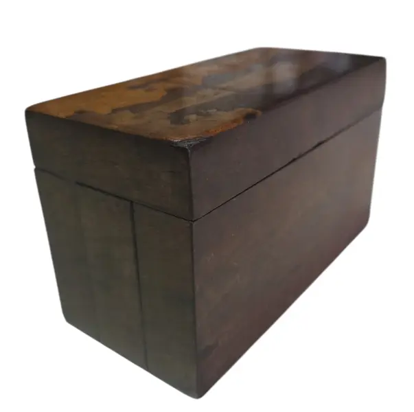 Foto de um(a) Porta-Cigarreira em Marchetaria – Paisagem de Araucárias em Madeira Nobre, da categoria de Cigarreiras e piteiras. Uma verdadeira obra de arte em miniatura. Este porta-cigarreira apresenta um trabalho primoroso de marchetaria, retratando a... Mostrado de uma perspectiva diferente. Vendido no marketplace Trésors.