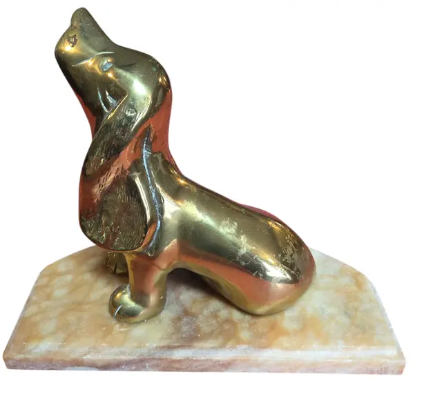 Foto de um(a) Antiga Escultura Cachorro em Bronze e Mármore, da categoria de Escultura. Distinta estatueta colecionável que representa, de forma estilizada e elegante, a silhueta de um cão da raça Dachshund. Esta... Mostrado de uma perspectiva diferente. Vendido no marketplace Trésors.