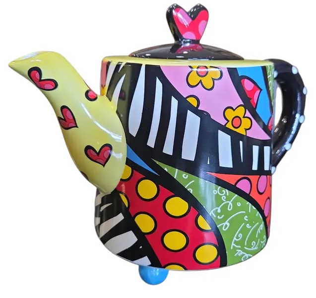 Foto de um(a) Bule Romero Britto Original – Cerâmica, da categoria de Bules. Leve a arte vibrante de Romero Britto para a sua mesa com este bule icônico. Com estampas que misturam elementos do cubismo,... Mostrado de uma perspectiva diferente. Vendido no marketplace Trésors.