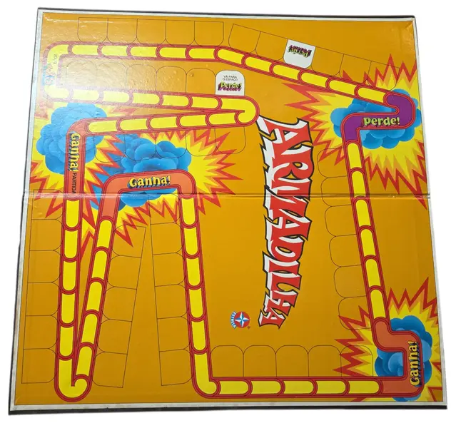 Foto de um(a) Armadilha - O Jogo de Tabuleiro (Estrela), da categoria de Jogos de tabuleiro. É um jogo de percurso e sorte onde você deve ser o primeiro a completar 12 pontos na sua trilha de marcação. A "armadilha"... Mostrado de uma perspectiva diferente. Vendido no marketplace Trésors.