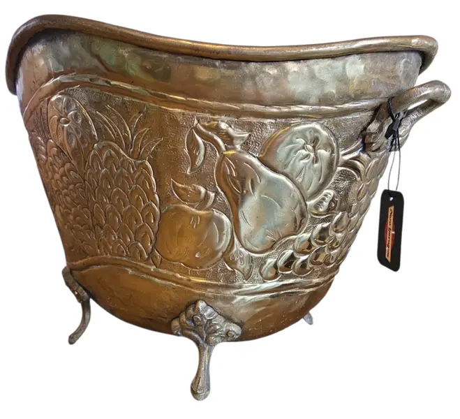 Foto de um(a) Floreira ornamentada em Latão, da categoria de Cachepot. Vendido no marketplace Trésors.