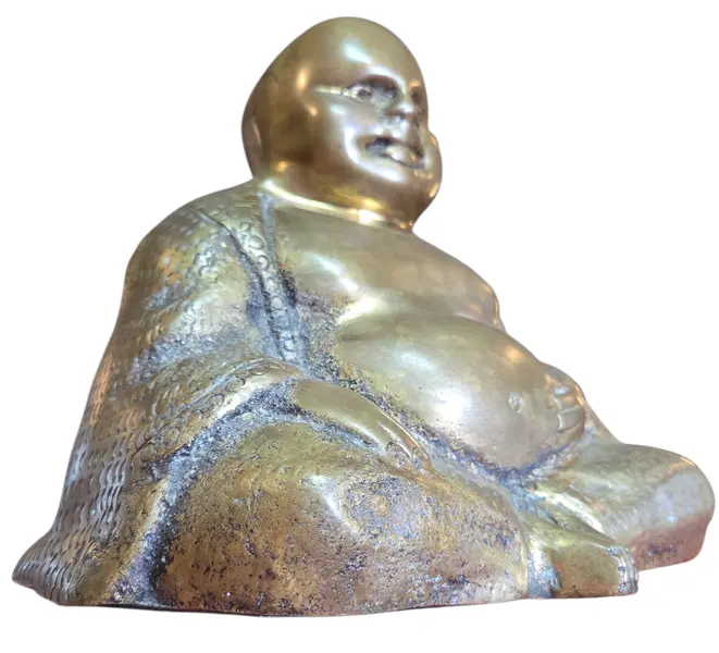 Foto de um(a) Estátua Buda em Bronze Maciço, da categoria de Escultura. Traga paz e sofisticação para o seu ambiente com este Buda em bronze. Uma peça pesada, com acabamento detalhado e pátina... Mostrado de uma perspectiva diferente. Vendido no marketplace Trésors.