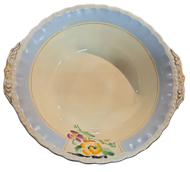 Foto de um(a) Travessa Grindley "Capella" - Pintura Manual com Bordas Caneladas, da categoria de Travessas e tigelas. Linda travessa funda em faiança fina (ironstone), fabricada pela renomada marca Grindley, na Inglaterra. Modelo "Capella",... Mostrado de uma perspectiva diferente. Vendido no marketplace Trésors.