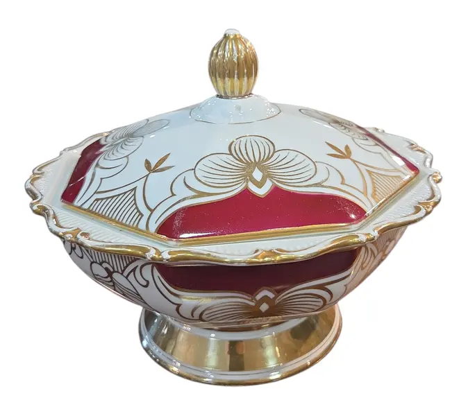 Foto de um(a) Antiga Bomboniere Eschenbach Bavaria – Porcelana Alemã – Pintada à Mão (Handarbeit), da categoria de Garrafas, potes e jarros. Exclusiva e sofisticada bomboniere (pote com tampa) em fina porcelana alemã Eschenbach, produzida na região da Baviera. Esta... Mostrado de uma perspectiva diferente. Vendido no marketplace Trésors.