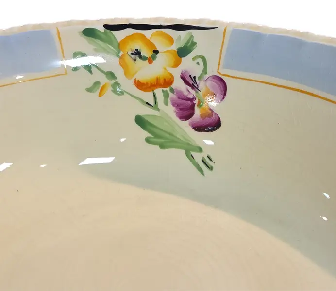 Foto de um(a) Travessa Grindley "Capella" - Pintura Manual com Bordas Caneladas, da categoria de Travessas e tigelas. Linda travessa funda em faiança fina (ironstone), fabricada pela renomada marca Grindley, na Inglaterra. Modelo "Capella",... Mostrado de uma perspectiva diferente. Vendido no marketplace Trésors.