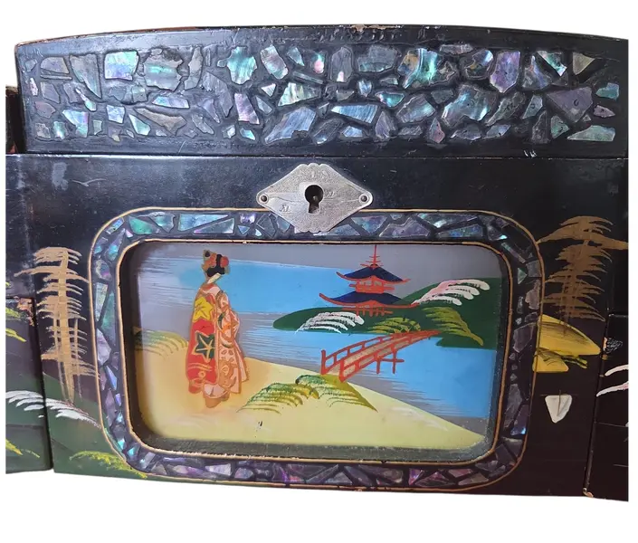 Foto de um(a) Caixa de Musica Japonesa, da categoria de Cestos e Caixas. Equilíbrio perfeito entre arte e engenharia. As caixas de música japonesas são reconhecidas globalmente pela pureza acústica... Mostrado de uma perspectiva diferente. Vendido no marketplace Trésors.