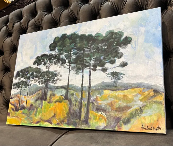 Foto de um(a) Andrea Prezutti - Araucárias, da categoria de Pinturas. Óleo sobre tela da grande artista paranaense Andrea Prezutti, natural de Jacarezinho. Mostrado de uma perspectiva diferente. Vendido no marketplace Trésors.