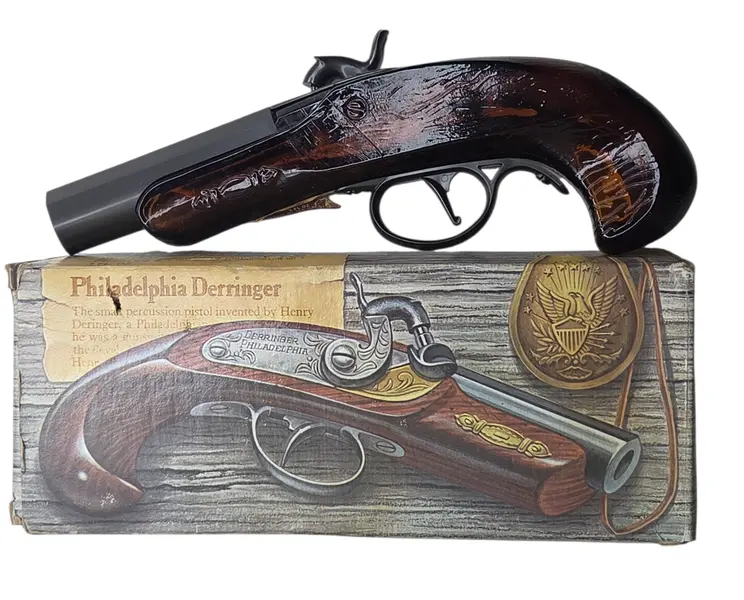 Foto de um(a) Perfume Avon Philadelphia Derringer Vintage, da categoria de Outros colecionáveis. Perfume Avon Philadelphia Derringer Colecionável. Vendido no marketplace Trésors.