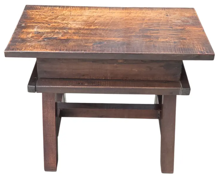 Foto de um(a) Mesa de Cabeceira em Madeira Maciça Antiga com Gaveta e Puxador de Madeira, da categoria de Cabeceiras. Excelente mesa de cabeceira confeccionada integralmente em madeira maciça de alta densidade e com estrutura robusta. Mostrado de uma perspectiva diferente. Vendido no marketplace Trésors.