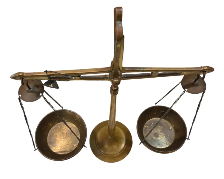 Foto de um(a) Antiga Balança de Precisão Mathias Hamacher, da categoria de Outros colecionáveis. Magnífica balança de pratos antiga, fabricada pela prestigiada marca alemã Mathias Hamacher, sediada em Solingen. Uma peça... Mostrado de uma perspectiva diferente. Vendido no marketplace Trésors.