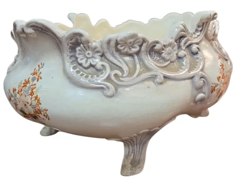 Foto de um(a) Antiga Floreira de Mesa Cerâmica Weiss – Coleção 87 – Pintada à Mão, da categoria de Cachepot. Clássico da Cerâmica Brasileira para sua Decoração. Esta belíssima floreira da Cerâmica Weiss é uma peça que une a tradição... Mostrado de uma perspectiva diferente. Vendido no marketplace Trésors.