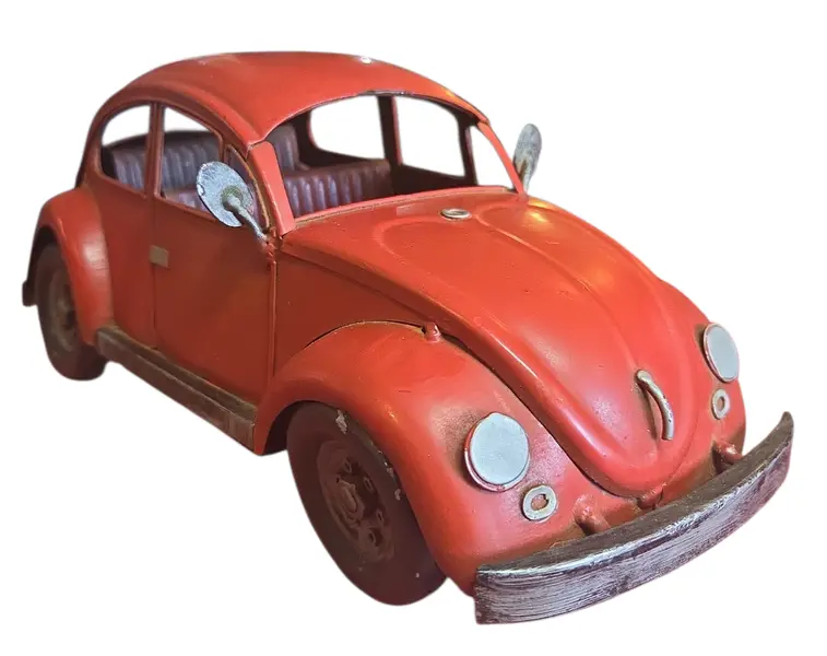 Foto de um(a) Fusca de Lata - Vermelho - Grande (Relíquia), da categoria de Carros e caminhões de brinquedo. Destaque sua coleção ou decoração com esta autêntica peça um Fusca de Lata fabricado artesanalmente. Este item capta a... Mostrado de uma perspectiva diferente. Vendido no marketplace Trésors.