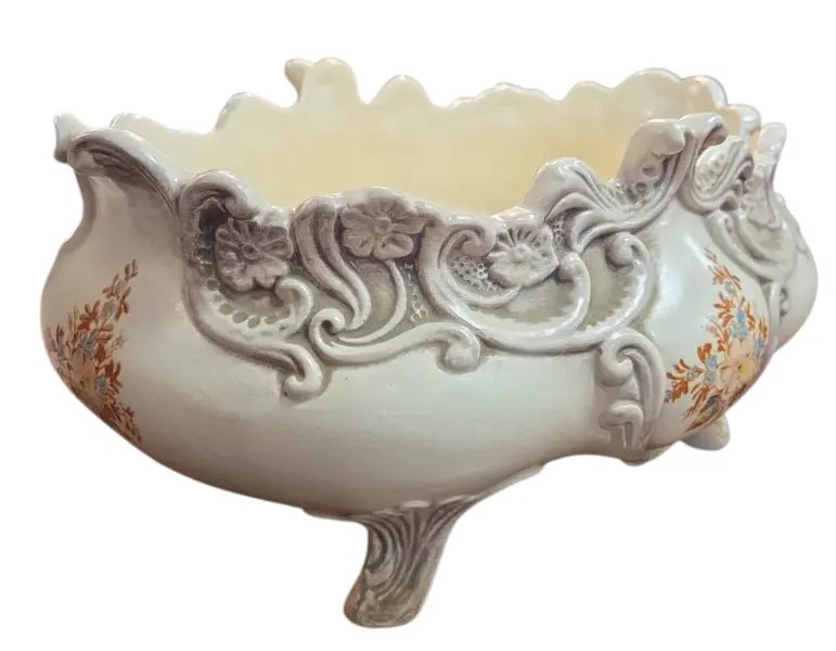 Foto de um(a) Antiga Floreira de Mesa Cerâmica Weiss – Coleção 87 – Pintada à Mão, da categoria de Cachepot. Clássico da Cerâmica Brasileira para sua Decoração. Esta belíssima floreira da Cerâmica Weiss é uma peça que une a tradição... Vendido no marketplace Trésors.