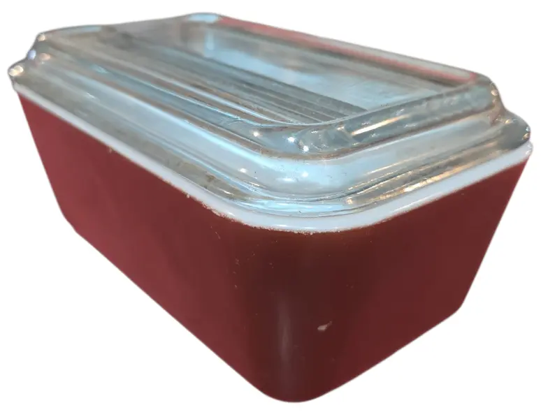 Foto de um(a) Manteigueira Pyrex USA Marrom - 502, da categoria de Outros utensílios. Adicione um toque de nostalgia e funcionalidade à sua cozinha ou coleção com esta autêntica peça Pyrex, fabricada nos... Mostrado de uma perspectiva diferente. Vendido no marketplace Trésors.