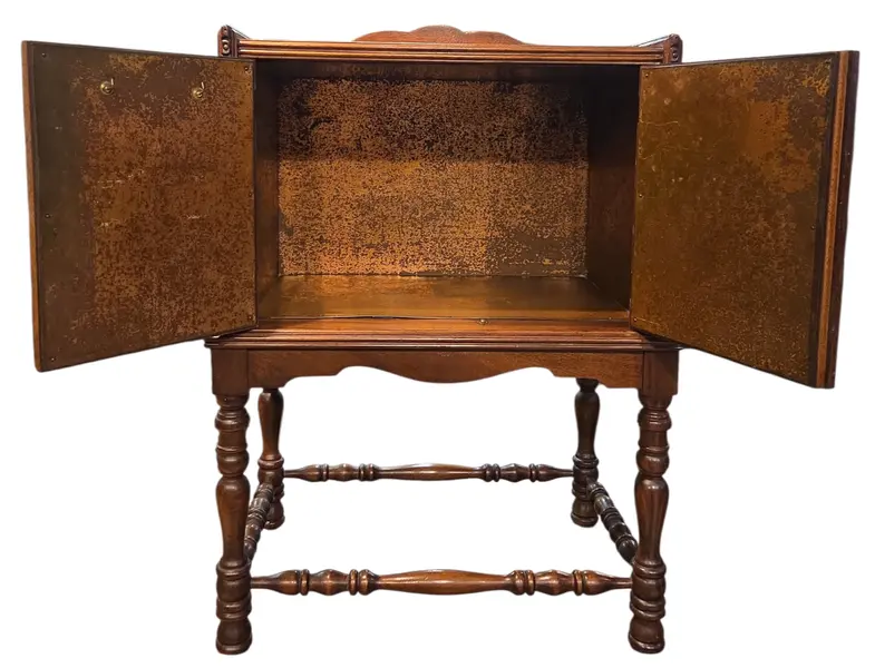 Foto de um(a) Raro Armário Porta-Charutos Antigo, da categoria de Caixas e estojos para charutos. Magnífico e Raro Móvel Humidor / Porta-Charutos Antigo Exclusiva peça de mobiliário antigo de alto padrão, destinada... Mostrado de uma perspectiva diferente. Vendido no marketplace Trésors.