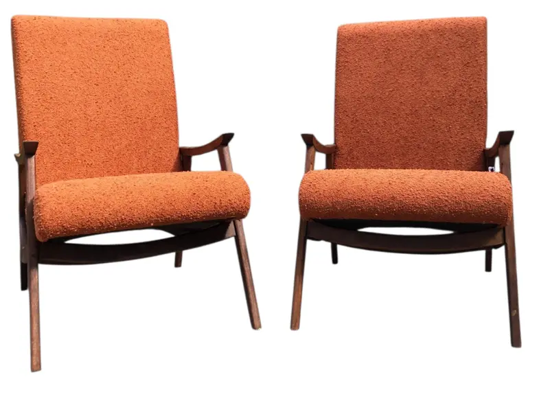 Foto de um(a) Par de Poltronas Modernistas Estofadas em Buclê Laranja Terracota, da categoria de Poltronas. Par de Poltronas Modernistas Estofadas em Buclê Laranja Terracota. Mostrado de uma perspectiva diferente. Vendido no marketplace Trésors.