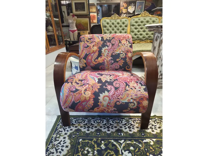 Foto de um(a) Poltrona Deco Fernando Jaeger – Design Inspirado nas Clássicas Poltronas Vintage da Móveis Cimo, da categoria de Poltronas. Fernando Jaeger, esta poltrona traduz a elegância do design Deco com forte inspiração nas icônicas poltronas vintage da... Mostrado de uma perspectiva diferente. Vendido no marketplace Trésors.