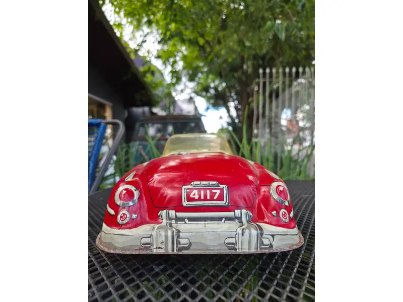 Foto de um(a) Carrinho Americano Marx Sportster, da categoria de Carros e caminhões de brinquedo. Autêntico carrinho americano da renomada fabricante Marx, produzido entre as décadas de 1940 e 1950. Peça original de época,... Mostrado de uma perspectiva diferente. Vendido no marketplace Trésors.