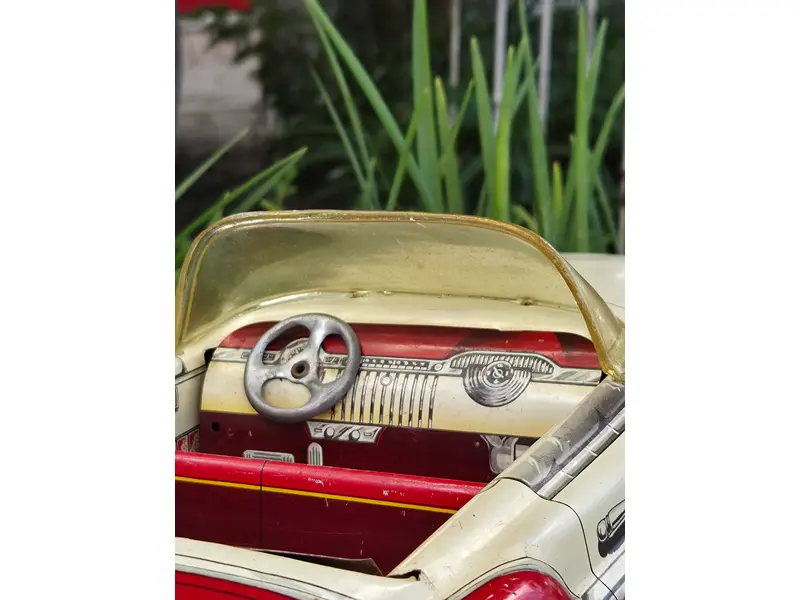 Foto de um(a) Carrinho Americano Marx Sportster, da categoria de Carros e caminhões de brinquedo. Autêntico carrinho americano da renomada fabricante Marx, produzido entre as décadas de 1940 e 1950. Peça original de época,... Mostrado de uma perspectiva diferente. Vendido no marketplace Trésors.